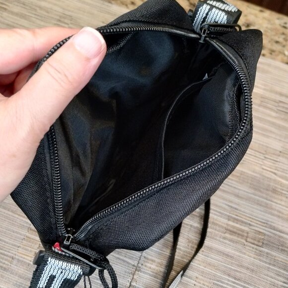 Supreme Logo Strap Black Shoulder Bag SS18 NWT - Picture 6 of 9